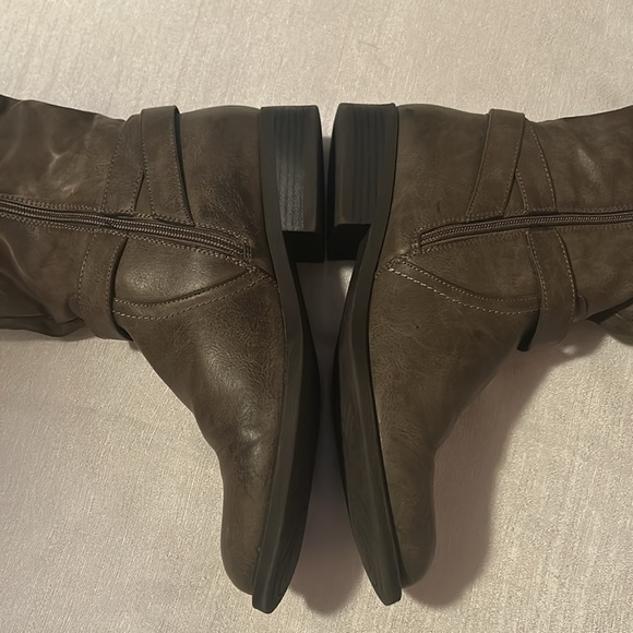 White Mountain Women’s ‘Layton’ Wide Calf Heeled Boots Khaki Green Color Size 9 - Picture 11 of 16